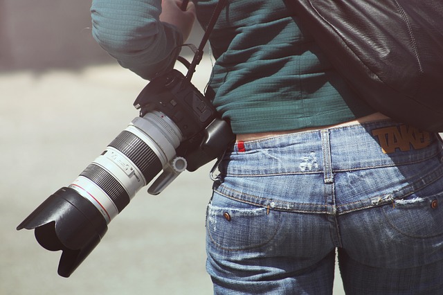 fotografka v džínách